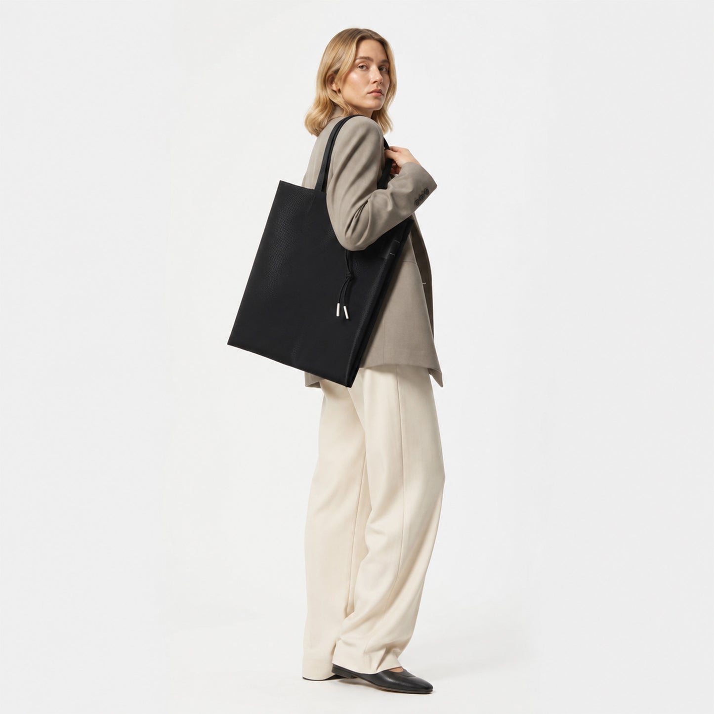 Verel Satellite Black Tote